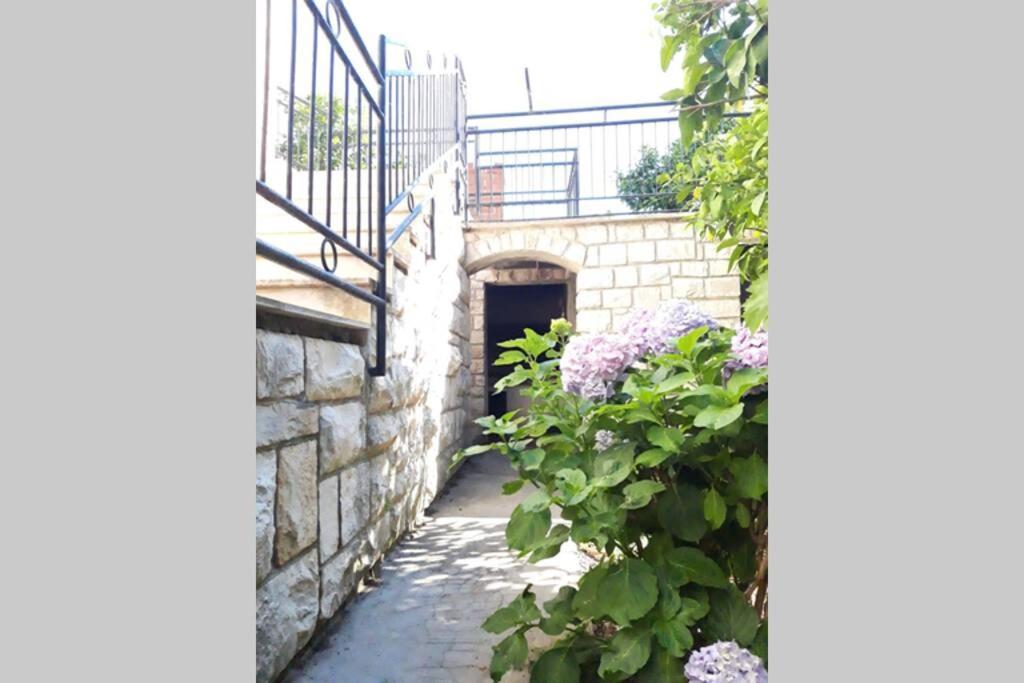 Giovanna - Spacious Lovely Apartment Supetar Exteriör bild