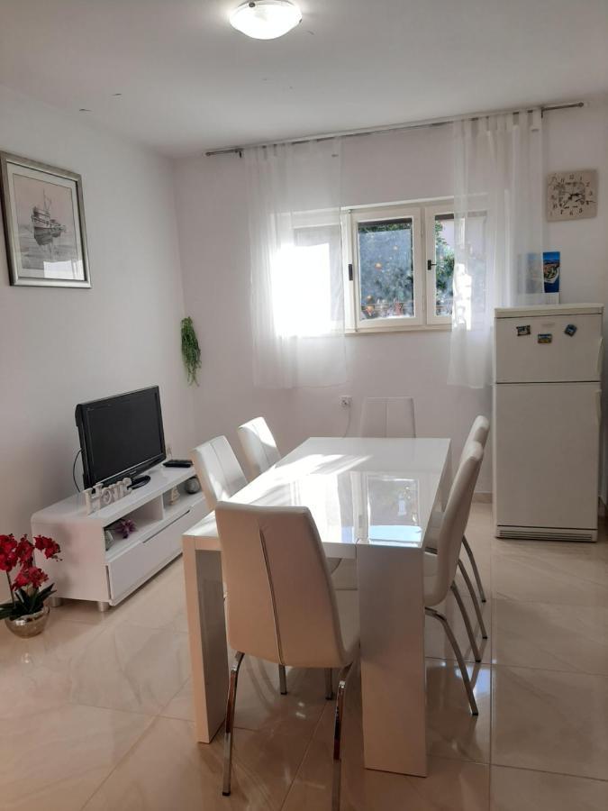 Giovanna - Spacious Lovely Apartment Supetar Exteriör bild
