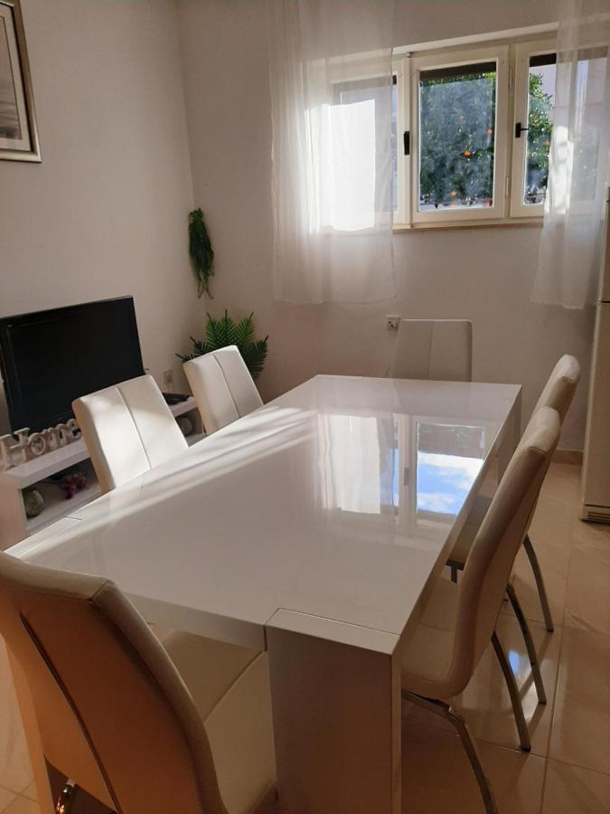 Giovanna - Spacious Lovely Apartment Supetar Exteriör bild