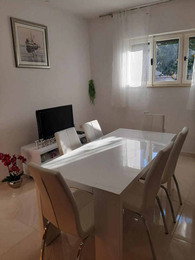 Giovanna - Spacious Lovely Apartment Supetar Exteriör bild